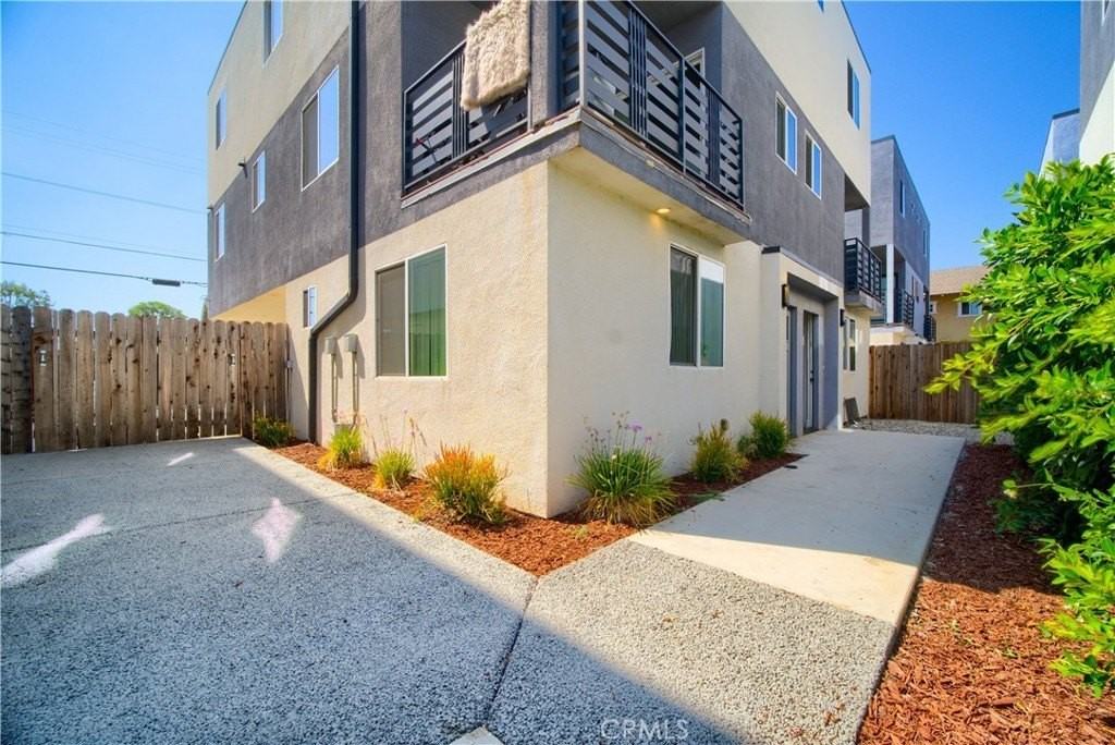 1427 S New Hampshire Ave - Photo 2 of 21