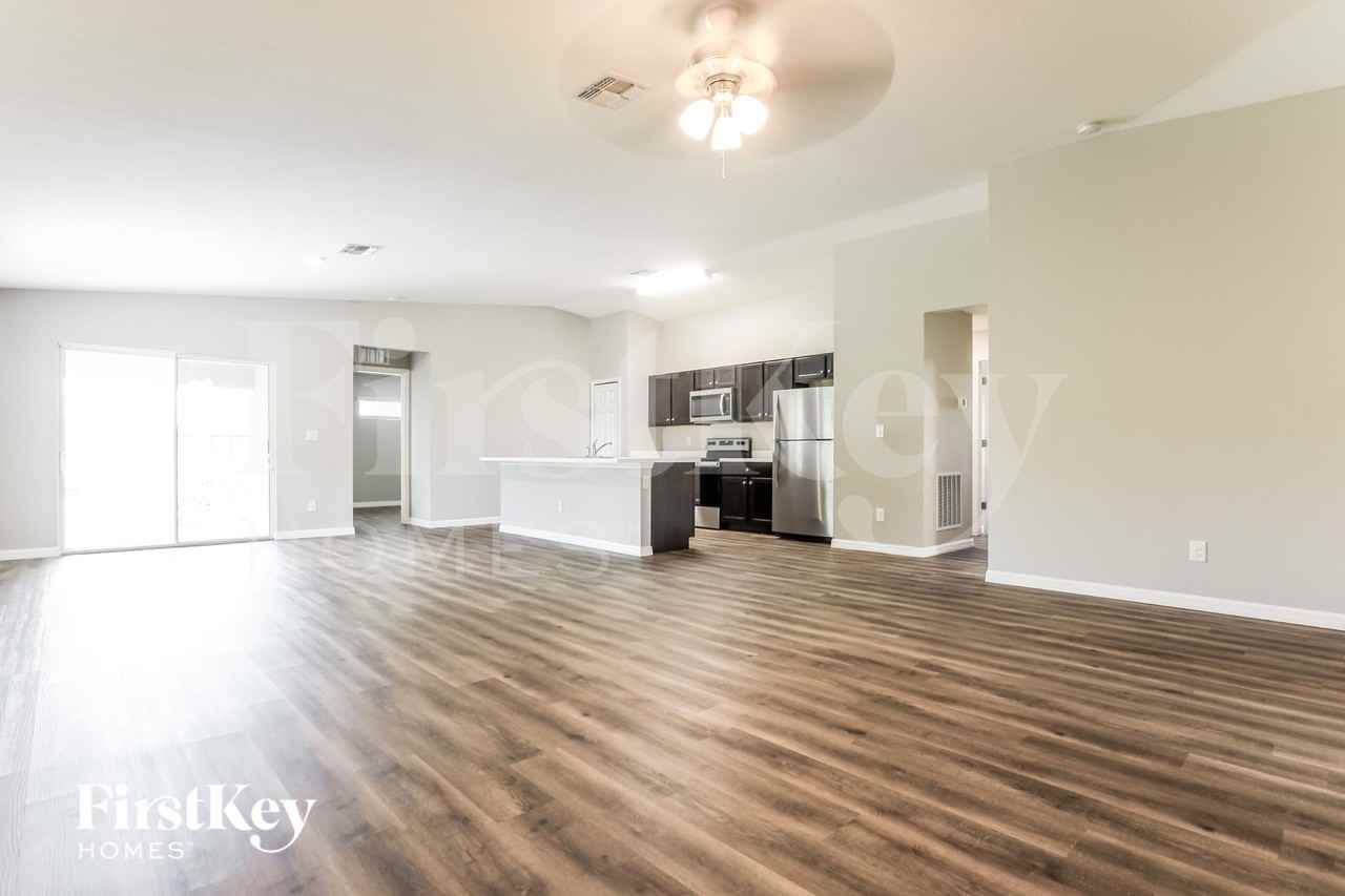 20431 Mount Prospect Ave - Photo 3 of 15