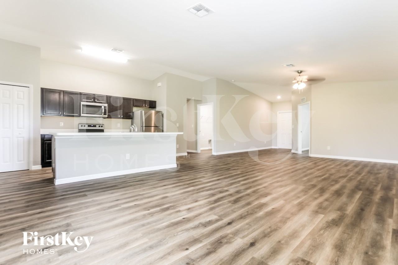 20431 Mount Prospect Ave - Photo 4 of 15