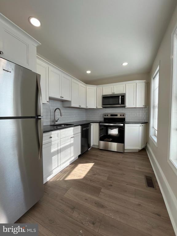 85 W Lincoln Hwy - Photo 2 of 17