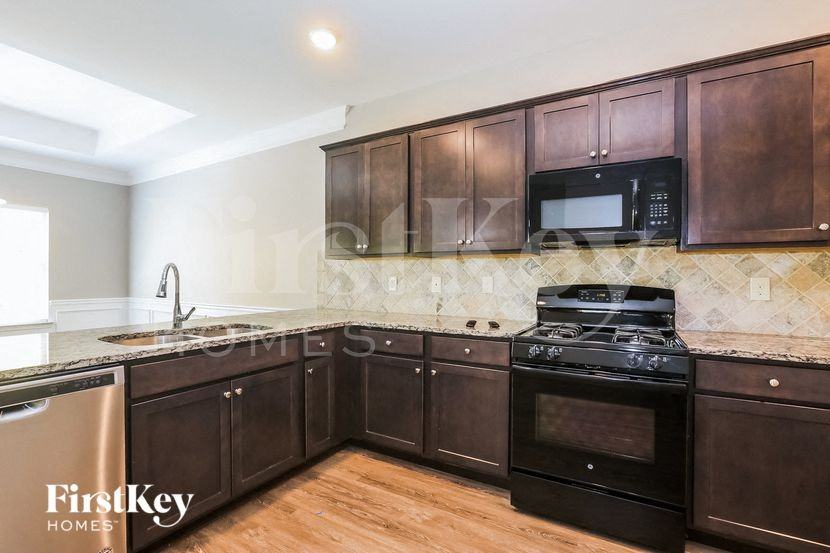 566 Massey Ct - Photo 5 of 15