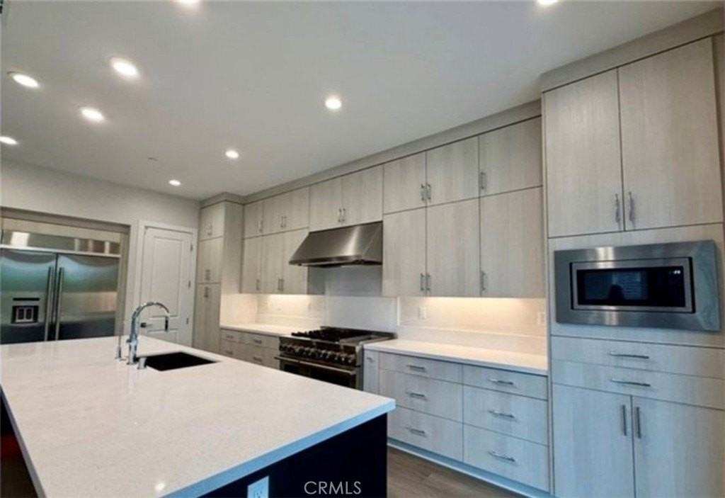 110 Sierra Madre - Photo 3 of 33