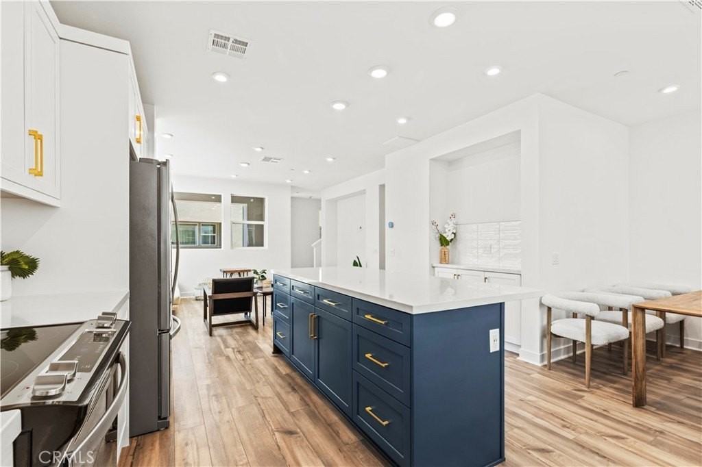 609 S Lyon St - Photo 6 of 50