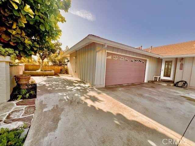 24231 Amurro Dr - Photo 2 of 14