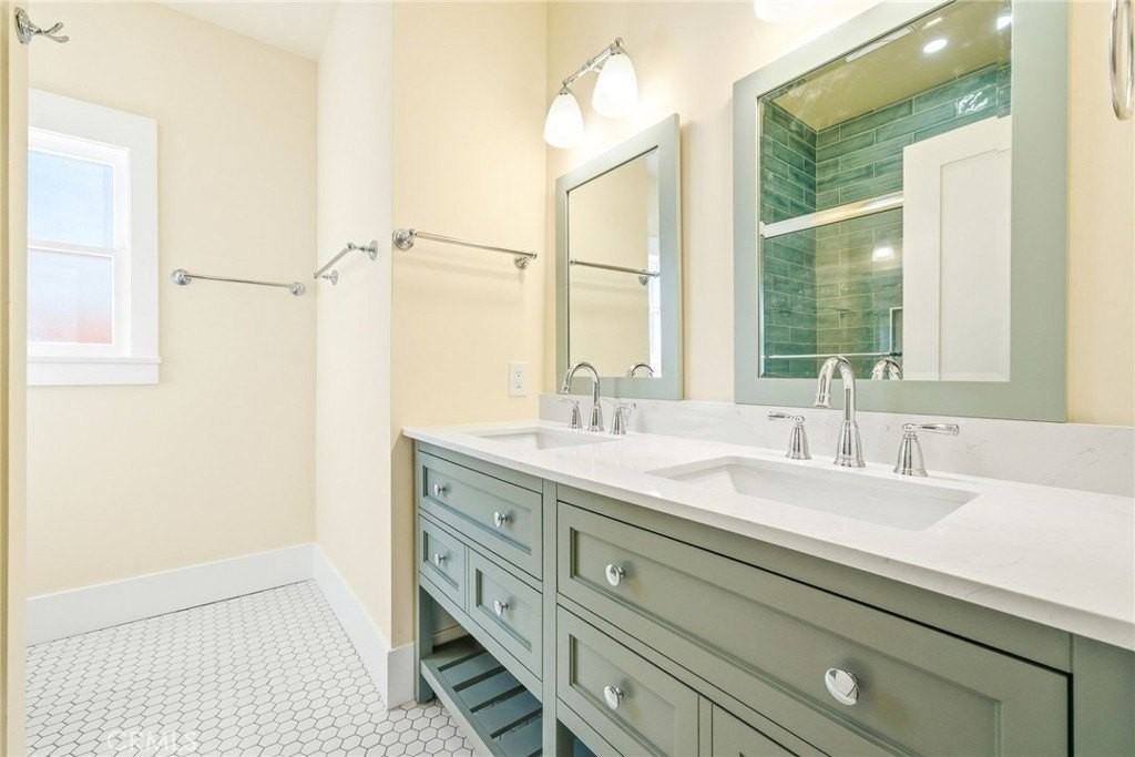 314 E Palmyra Ave - Photo 4 of 23