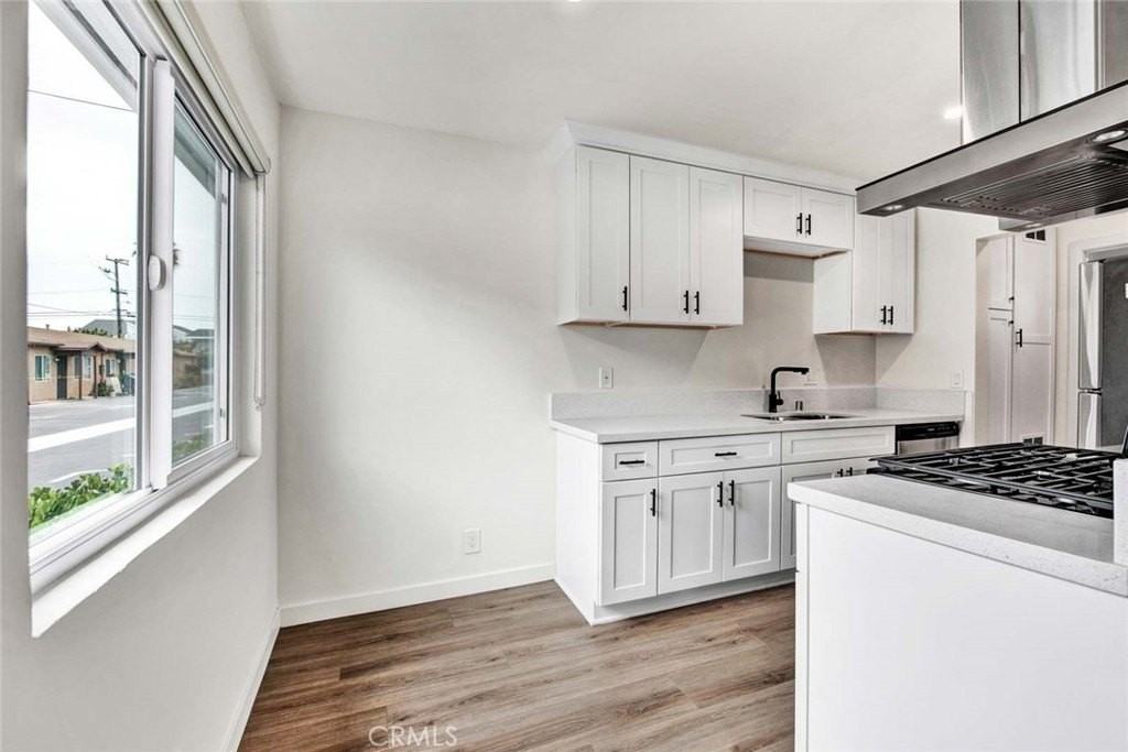 2034 Charle St #E - Photo 3 of 11