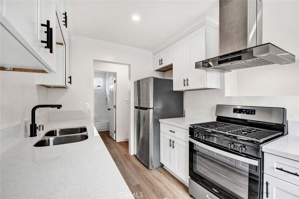 2034 Charle St #E - Photo 4 of 11