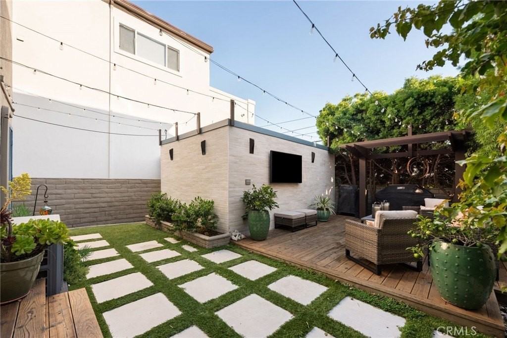 330 28th St - Photo 2 of 28