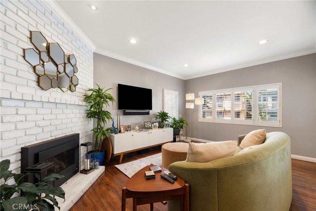 330 28th St - Photo 4 of 28