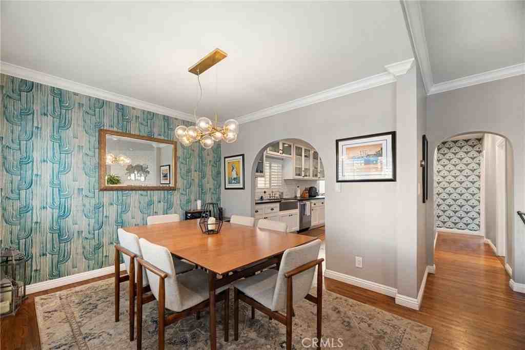 330 28th St - Photo 6 of 28