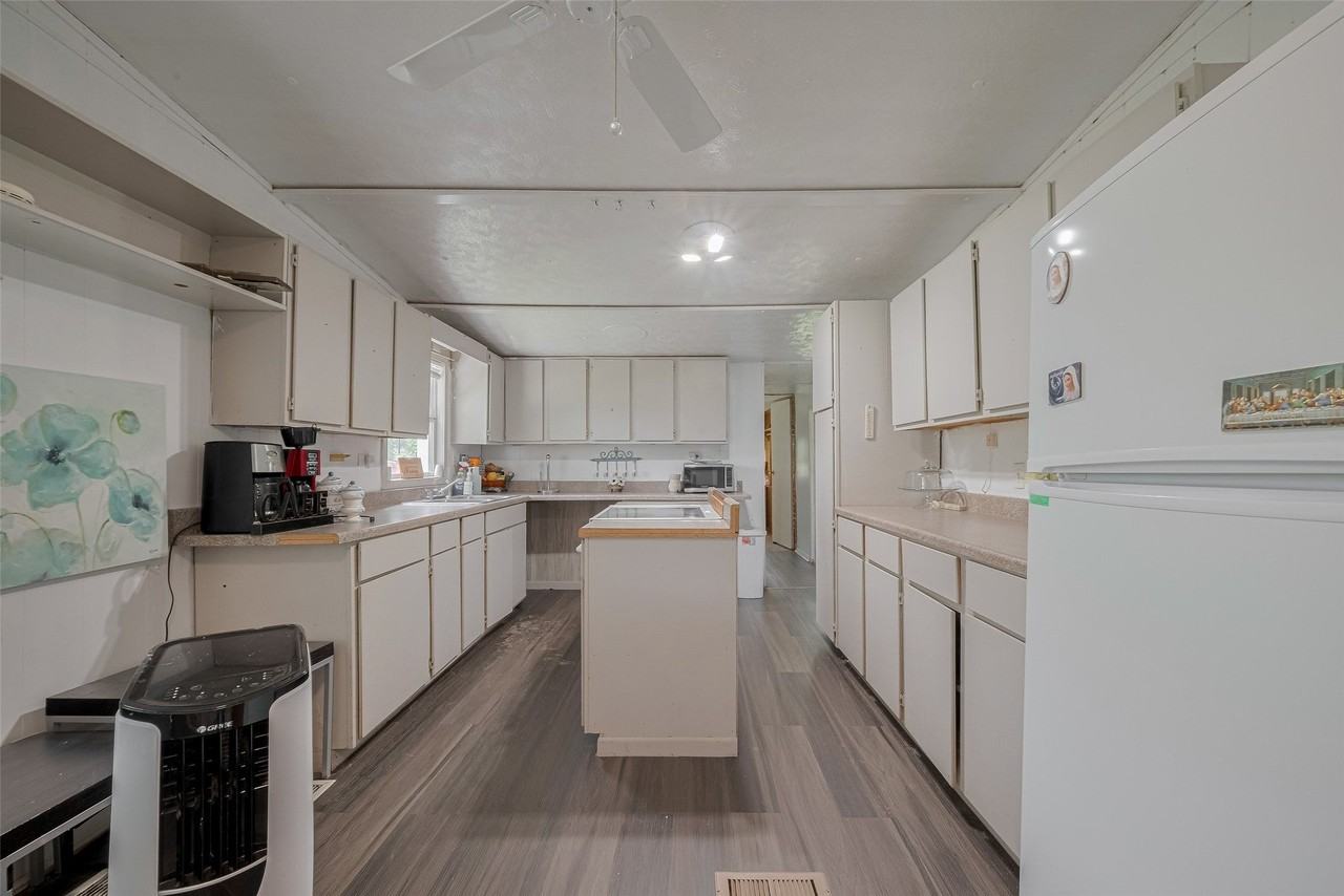 2316 Green Meadows Dr - Photo 2 of 41