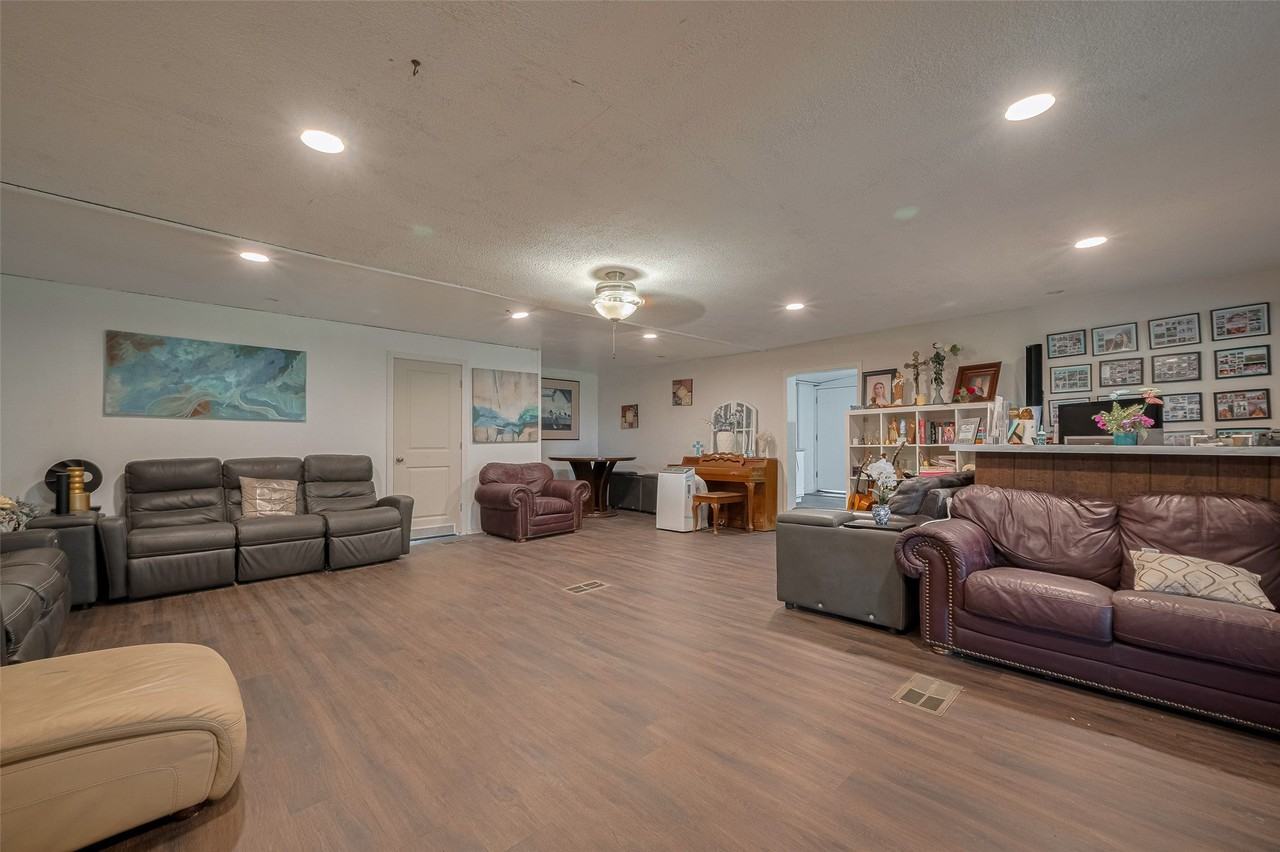 2316 Green Meadows Dr - Photo 5 of 41