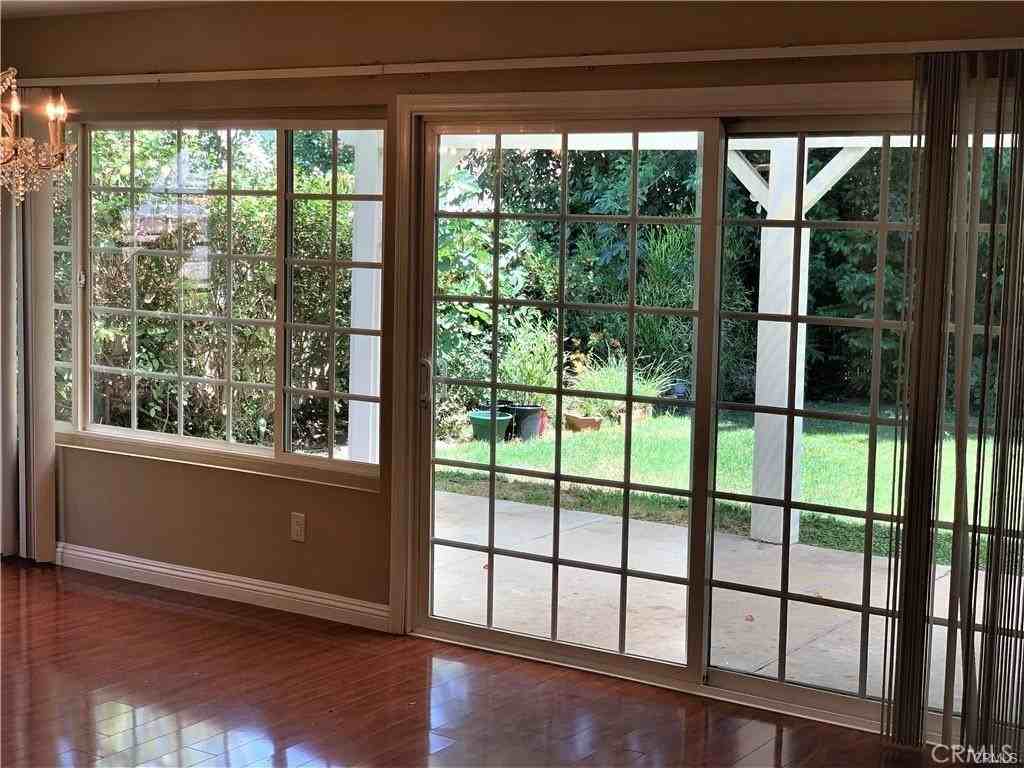 6718 Shoup Ave - Photo 5 of 8