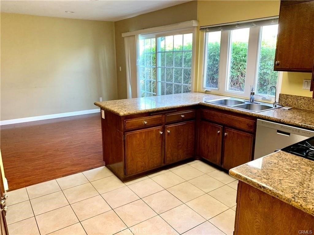 6718 Shoup Ave - Photo 6 of 8