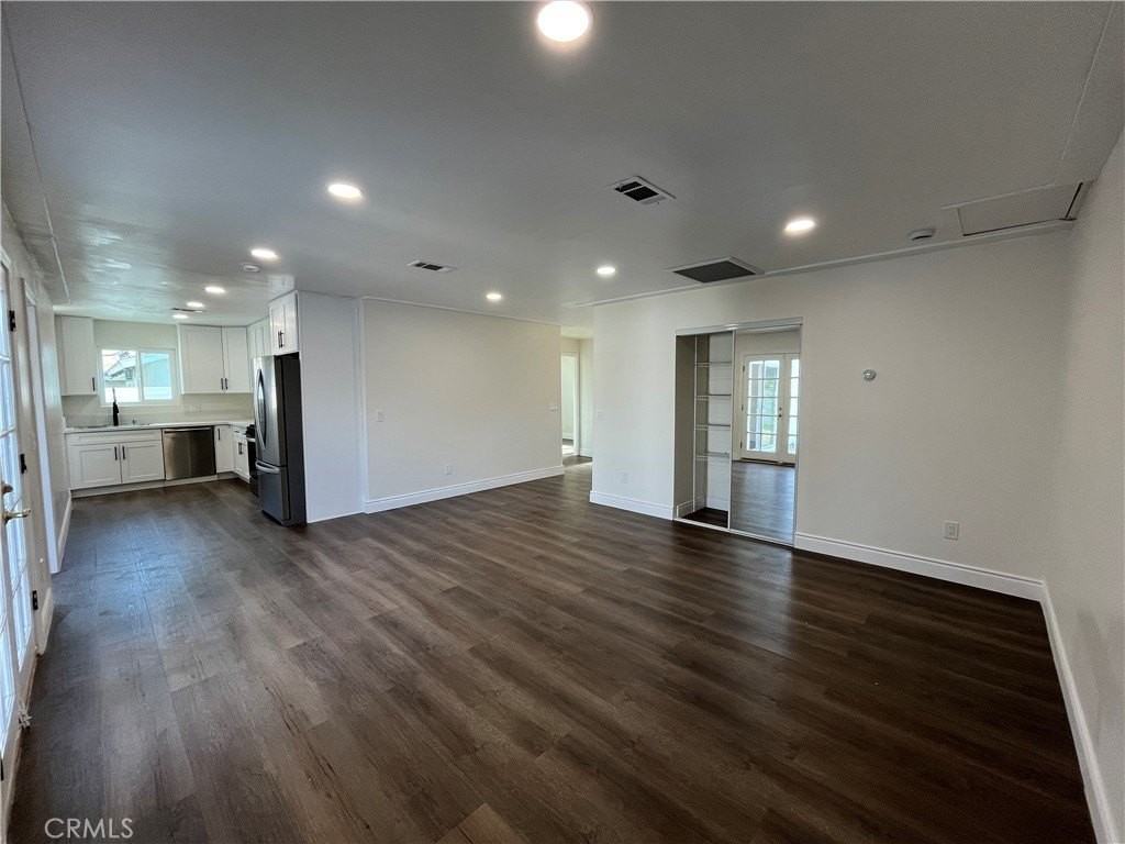 24101 Victory Blvd - Photo 3 of 14