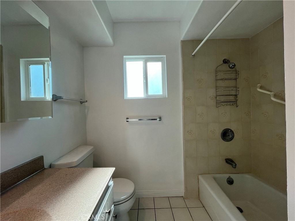 24101 Victory Blvd - Photo 7 of 14