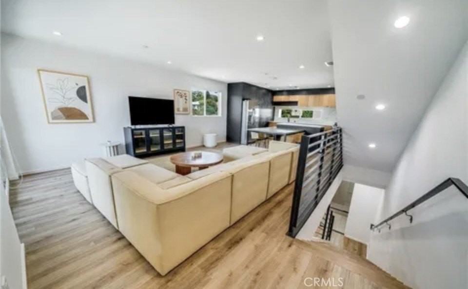 1943 Carmen Ave - Photo 4 of 17