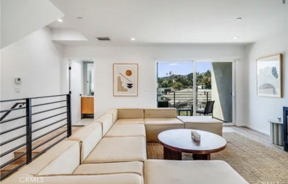 1943 Carmen Ave - Photo 6 of 17