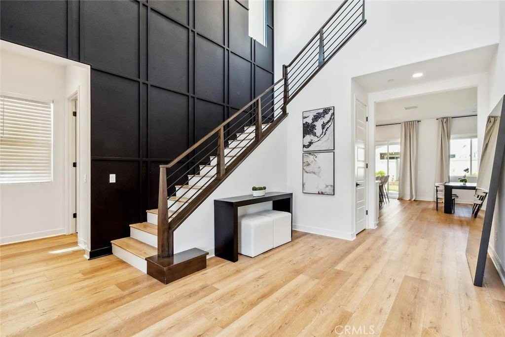 17715 Hillside Way - Photo 2 of 14