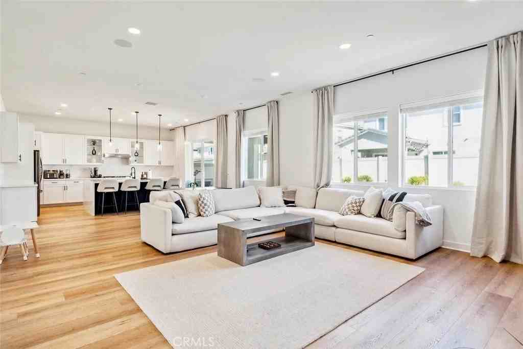 17715 Hillside Way - Photo 4 of 14