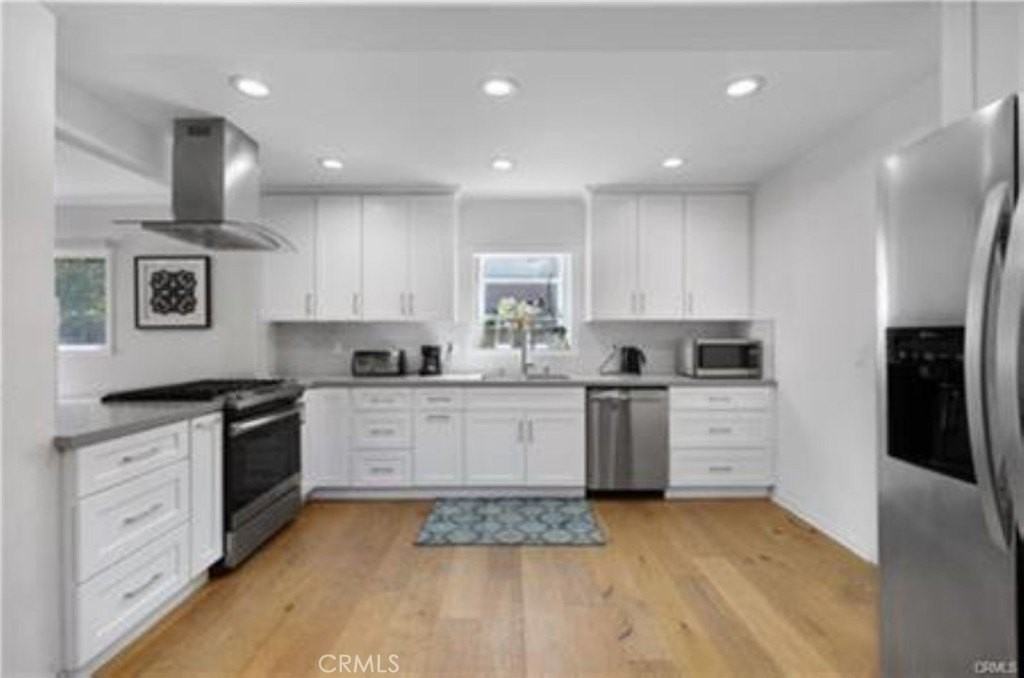 22335 Kittridge St - Photo 7 of 26