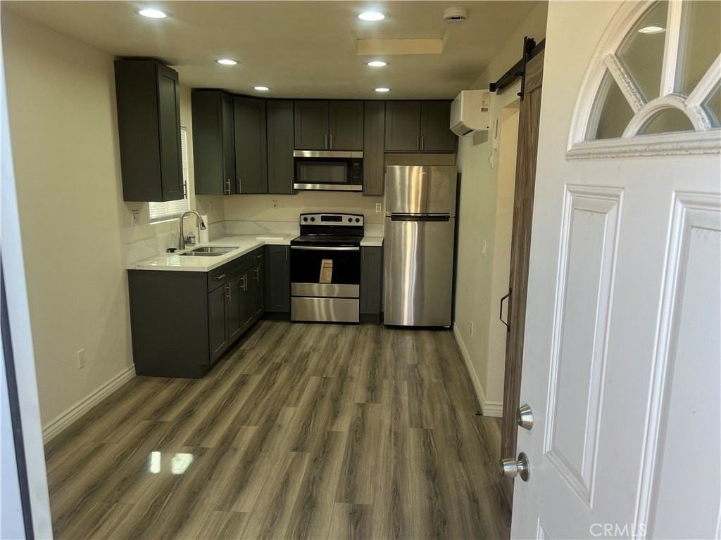 3734 W Imperial Hwy #B - Photo 2 of 8