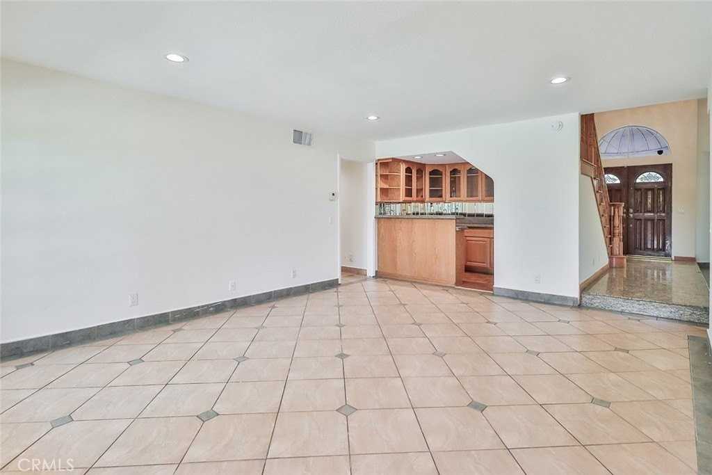 6368 Wynne Ave - Photo 7 of 35