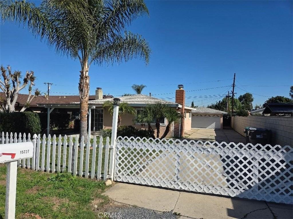 15727 Fresno Ave - Photo 2 of 17