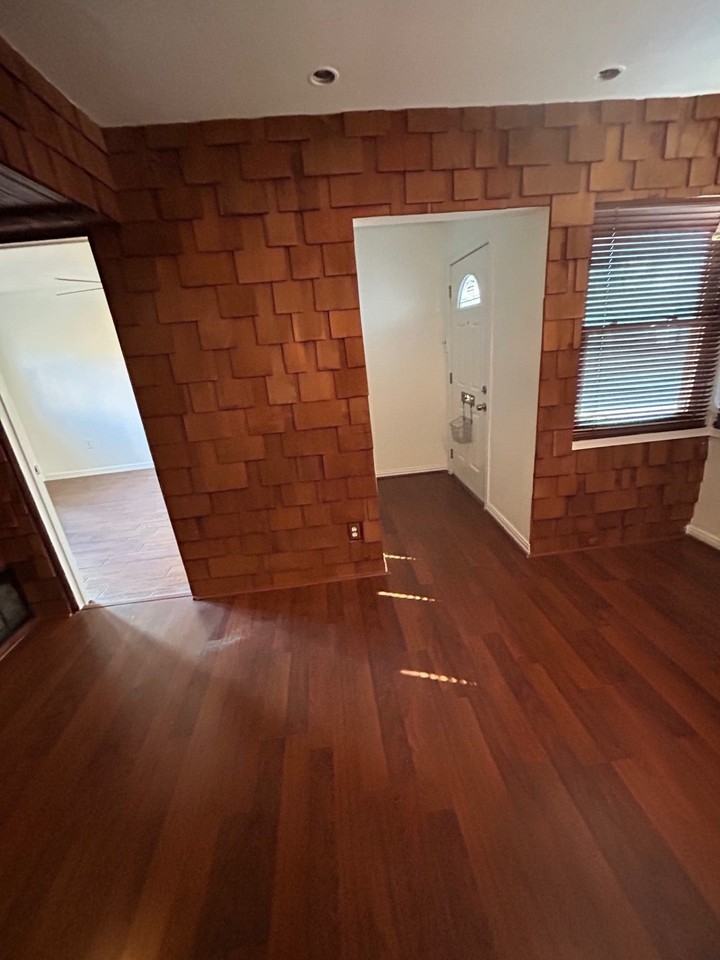 1922 Vassar St - Photo 6 of 27