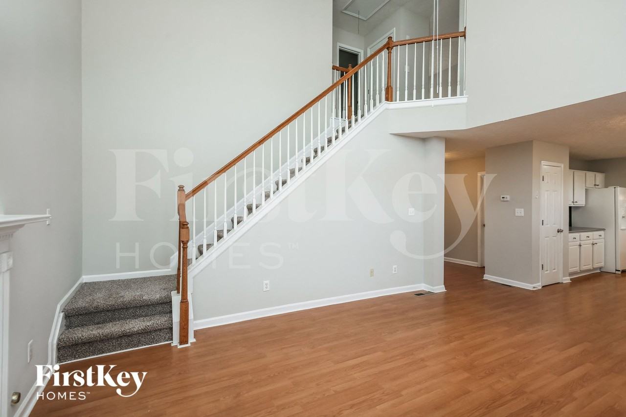 4673 Devencrest Ln - Photo 4 of 15