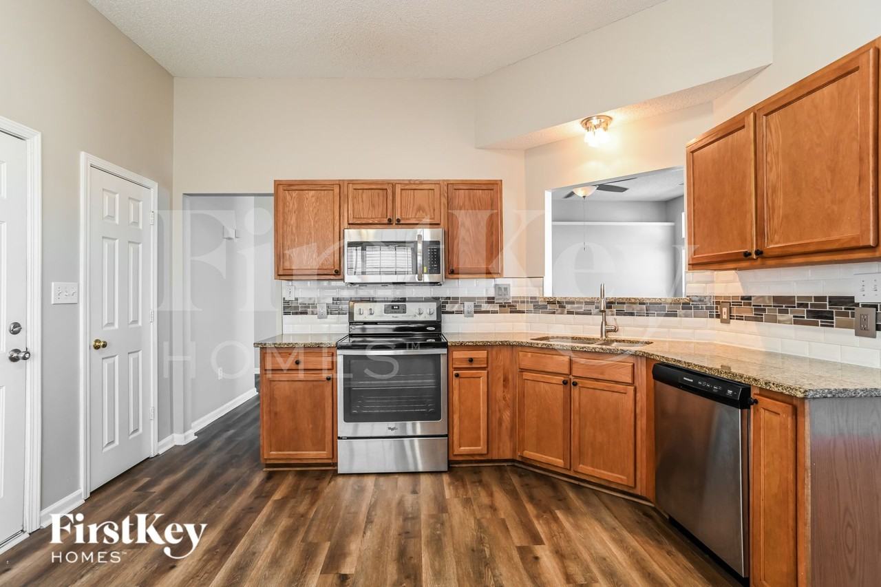 7111 Smithton Ln - Photo 7 of 16