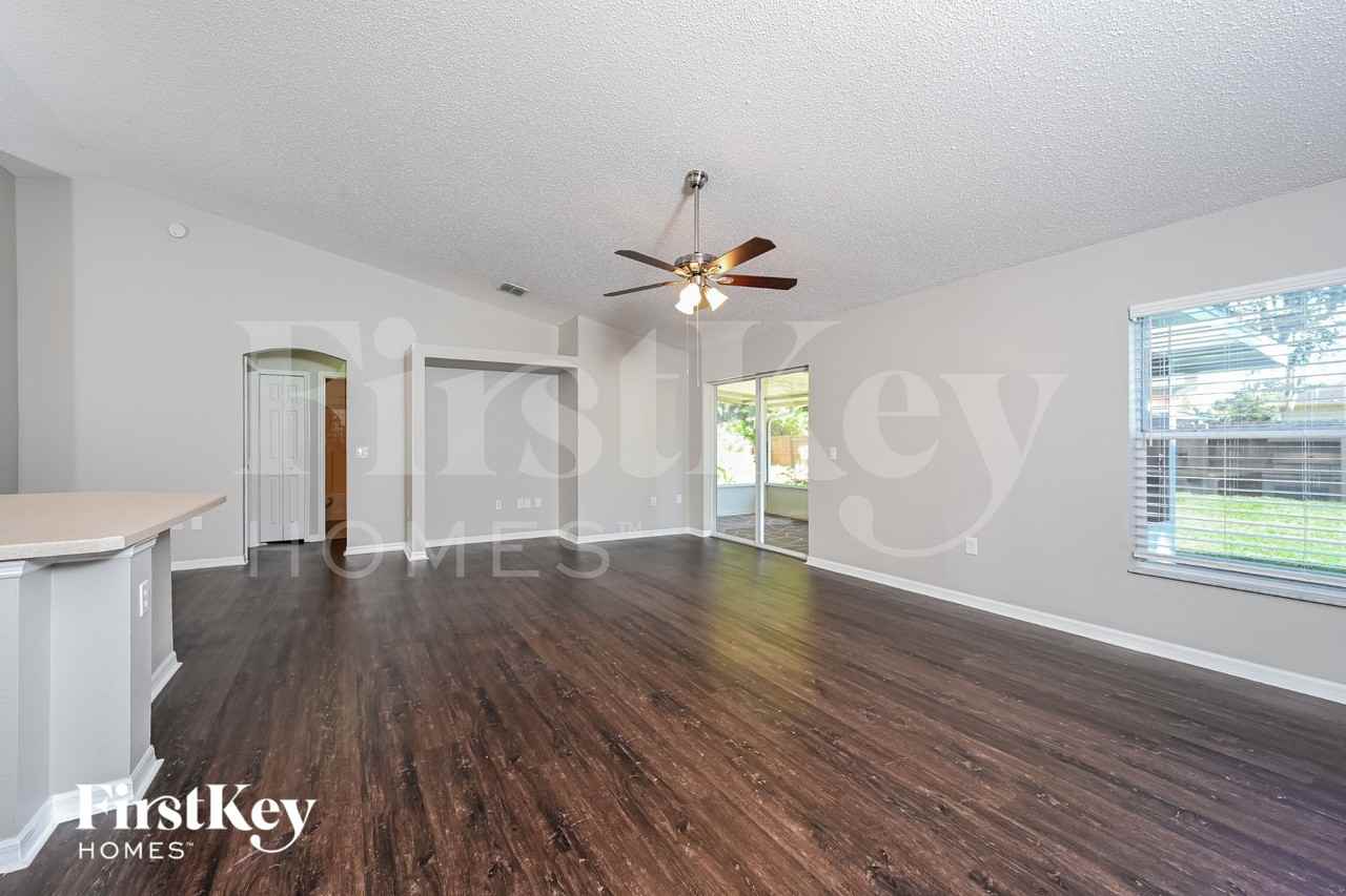 2515 Kumquat Dr - Photo 3 of 15