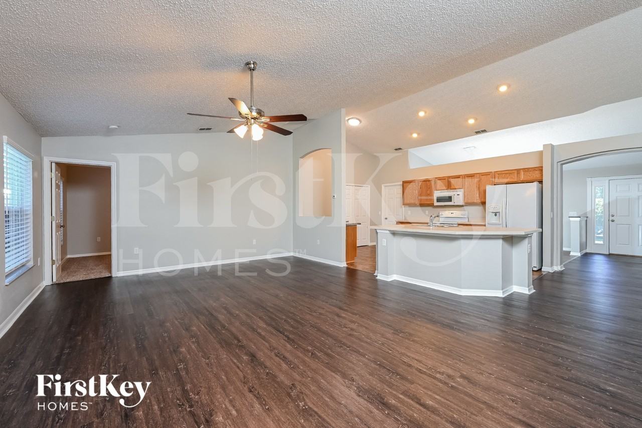 2515 Kumquat Dr - Photo 4 of 15