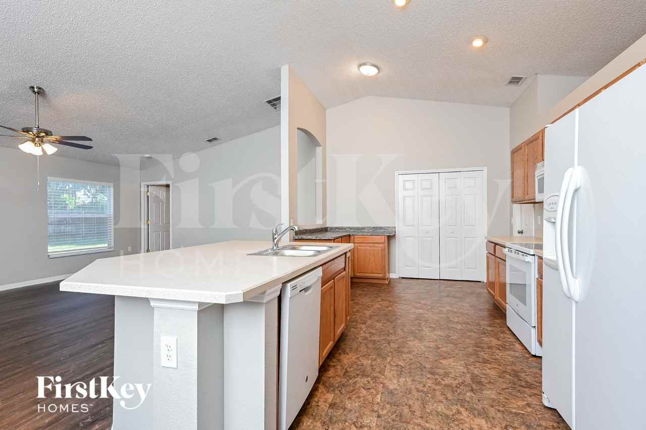 2515 Kumquat Dr - Photo 6 of 15