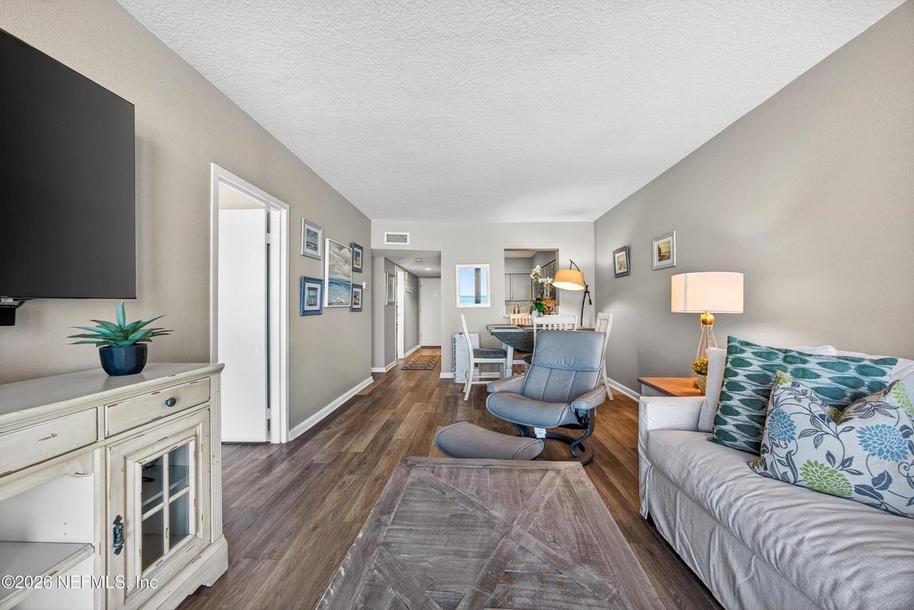 601 1st St S #4C - Photo 4 of 41