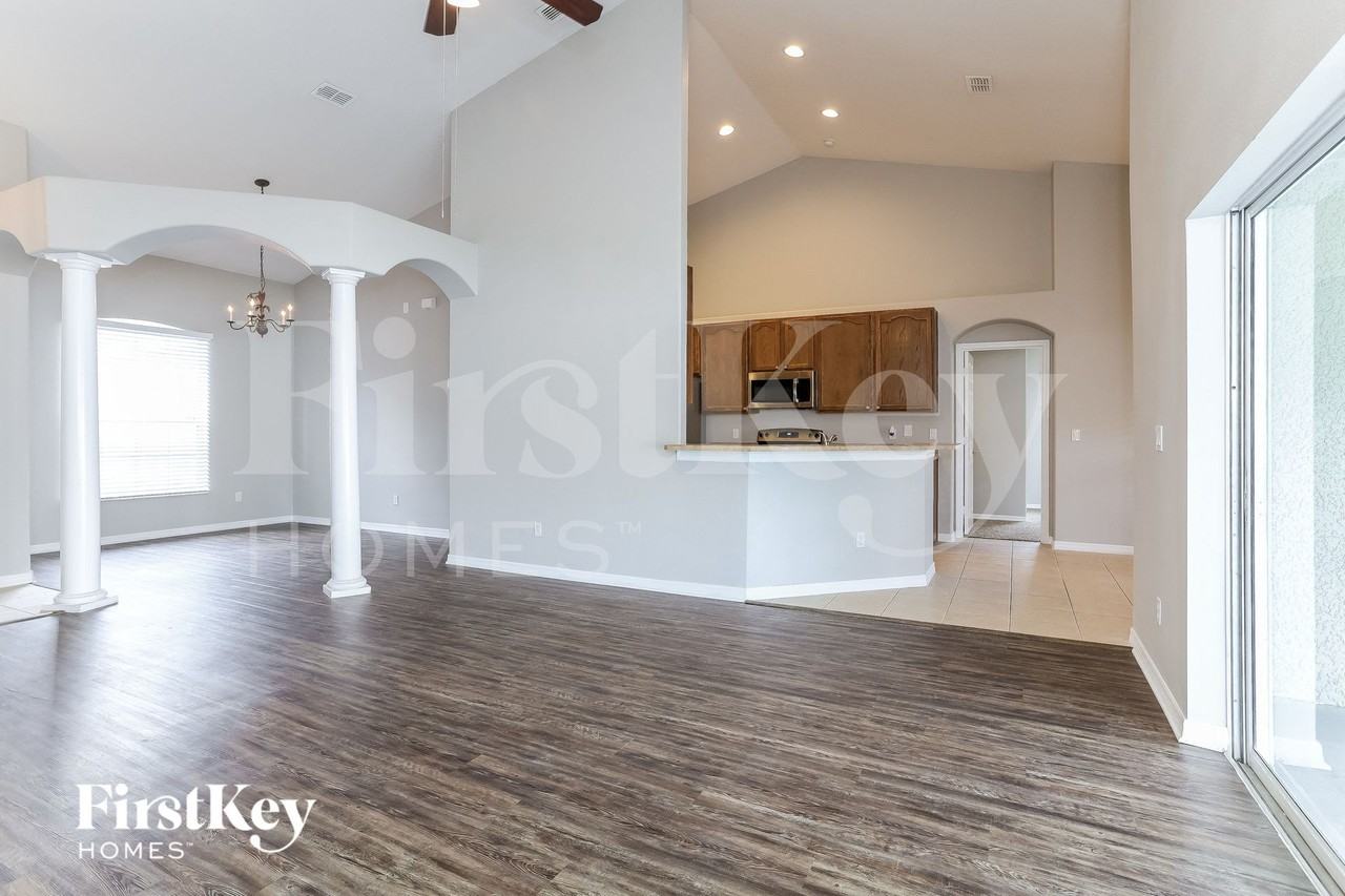 4648 Huron Bay Cir - Photo 3 of 15