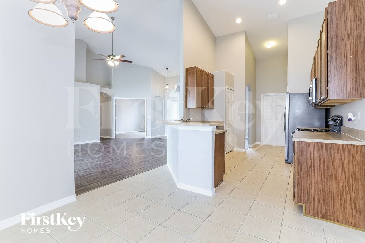 4648 Huron Bay Cir - Photo 6 of 15