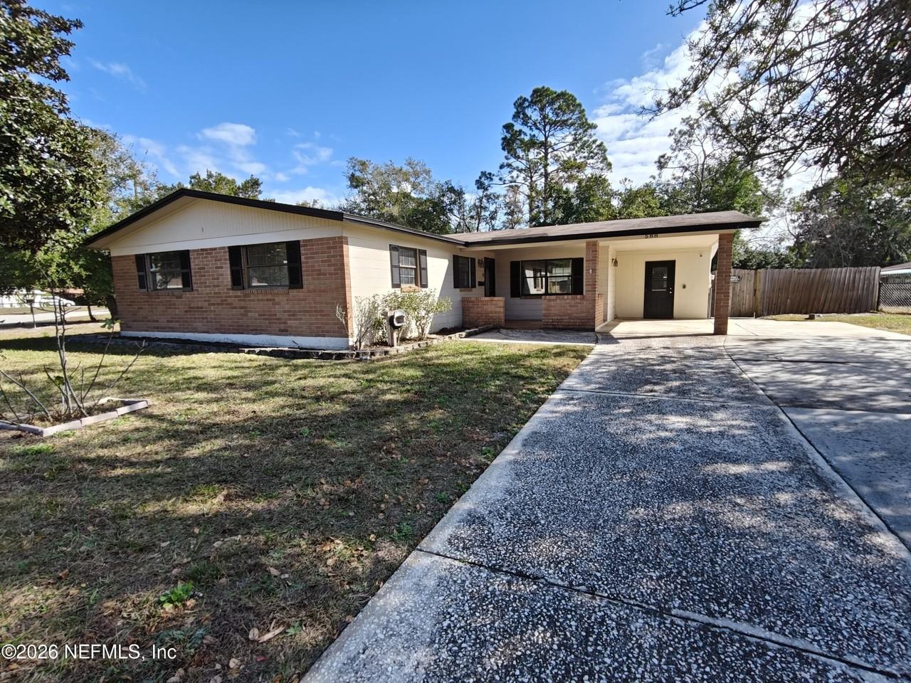 588 Madeira Dr - Photo 2 of 40