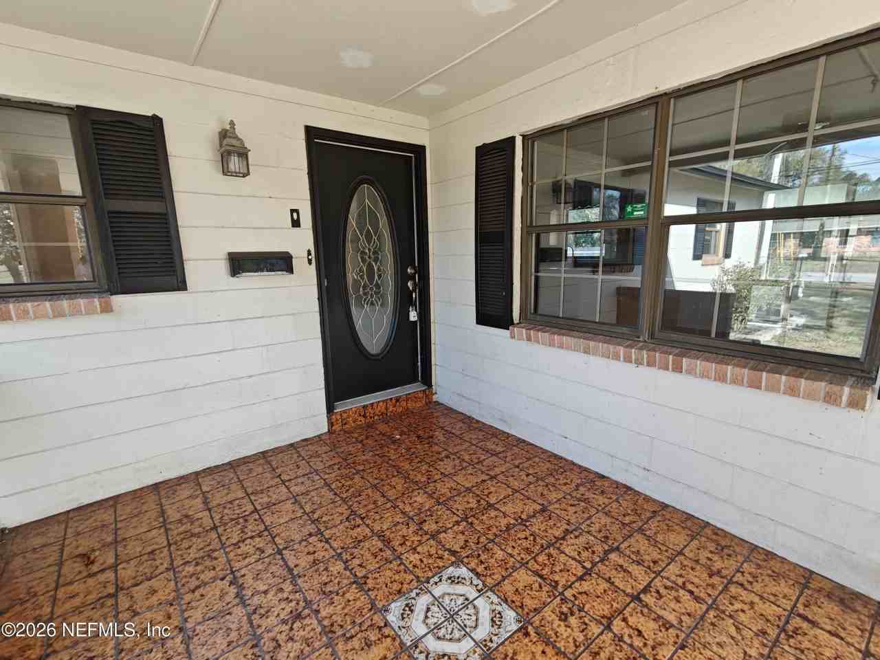 588 Madeira Dr - Photo 5 of 40