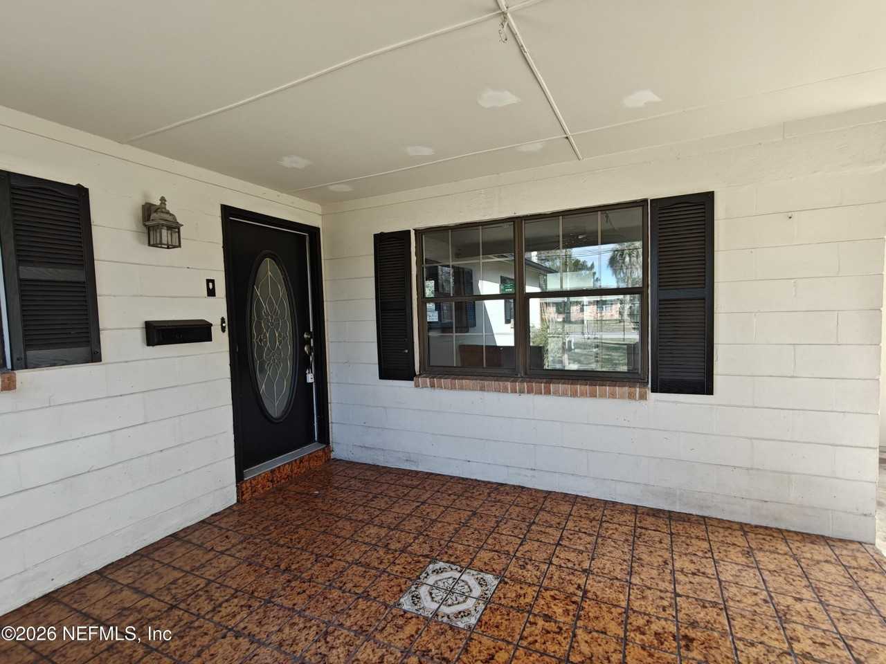 588 Madeira Dr - Photo 7 of 40