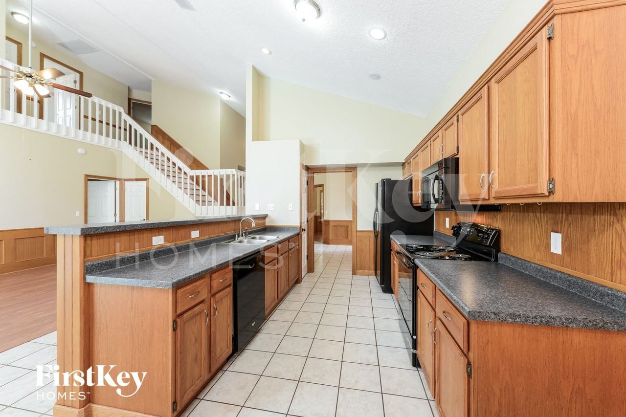 870 Stonechapel Ct - Photo 6 of 15