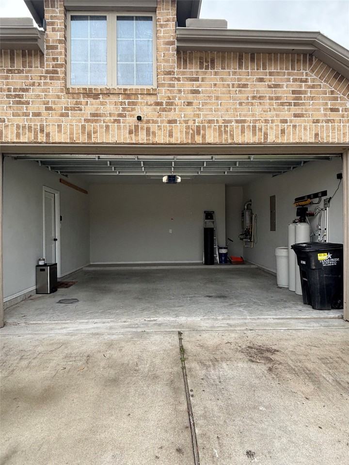 3734 Bach St - Photo 3 of 33