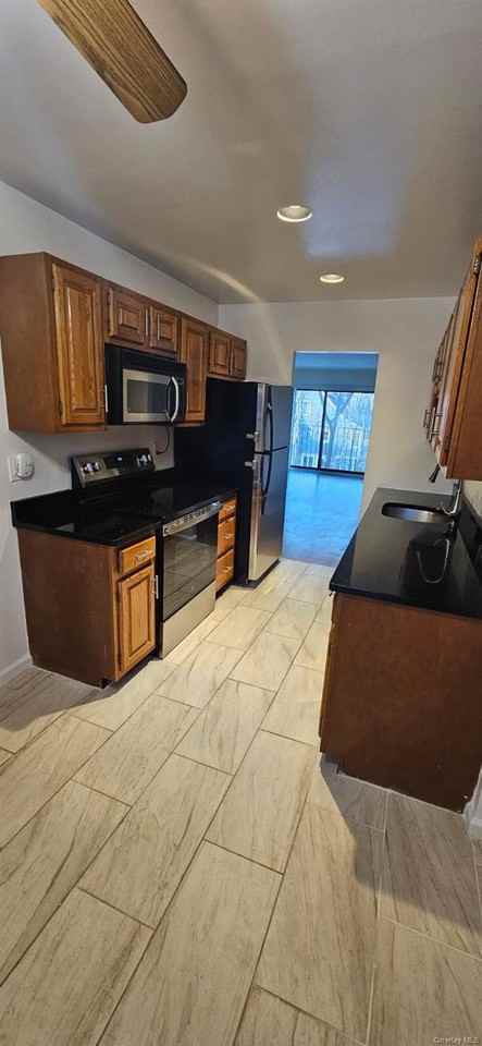 492 N Broadway - Photo 2 of 17