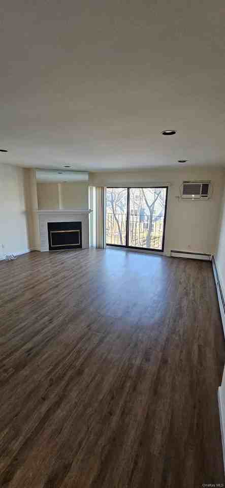 492 N Broadway - Photo 5 of 17