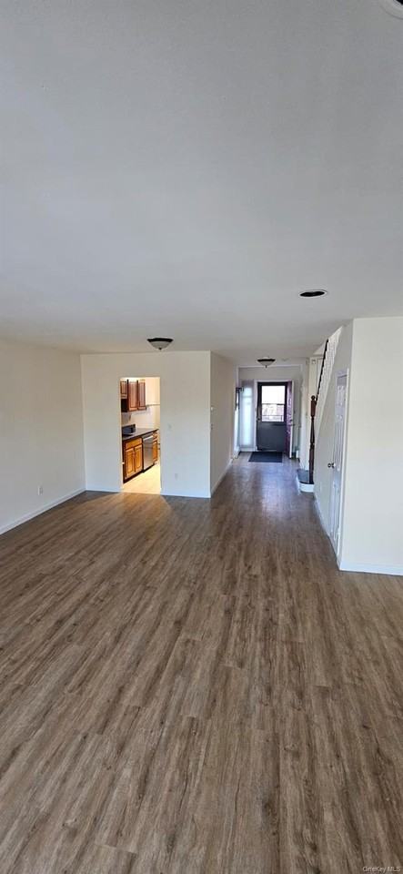 492 N Broadway - Photo 6 of 17