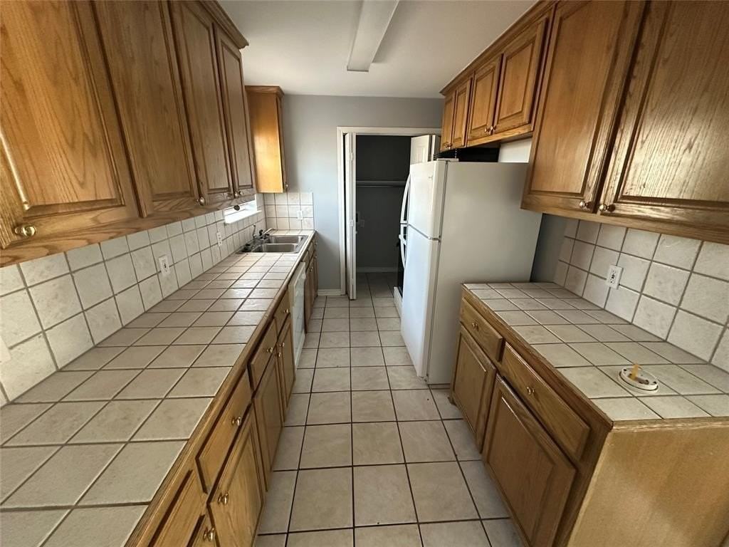 112 S Holly Ave - Photo 3 of 7