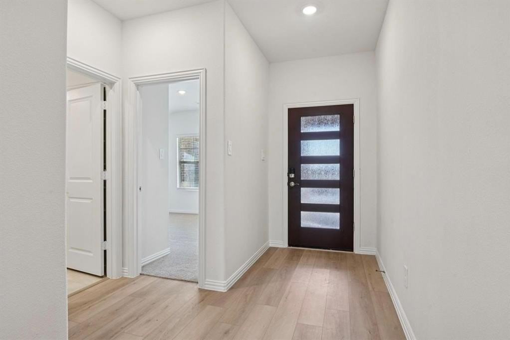 700 London Town Dr - Photo 4 of 28