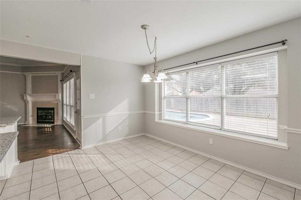 344 College St S - Photo 7 of 40