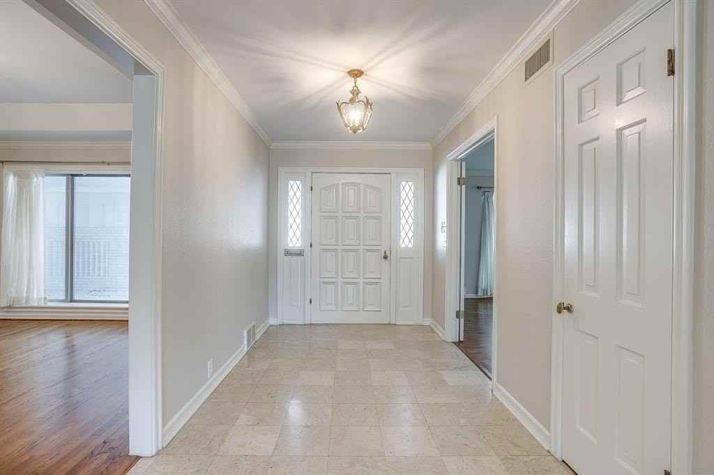 2400 Winton Ter W - Photo 3 of 38