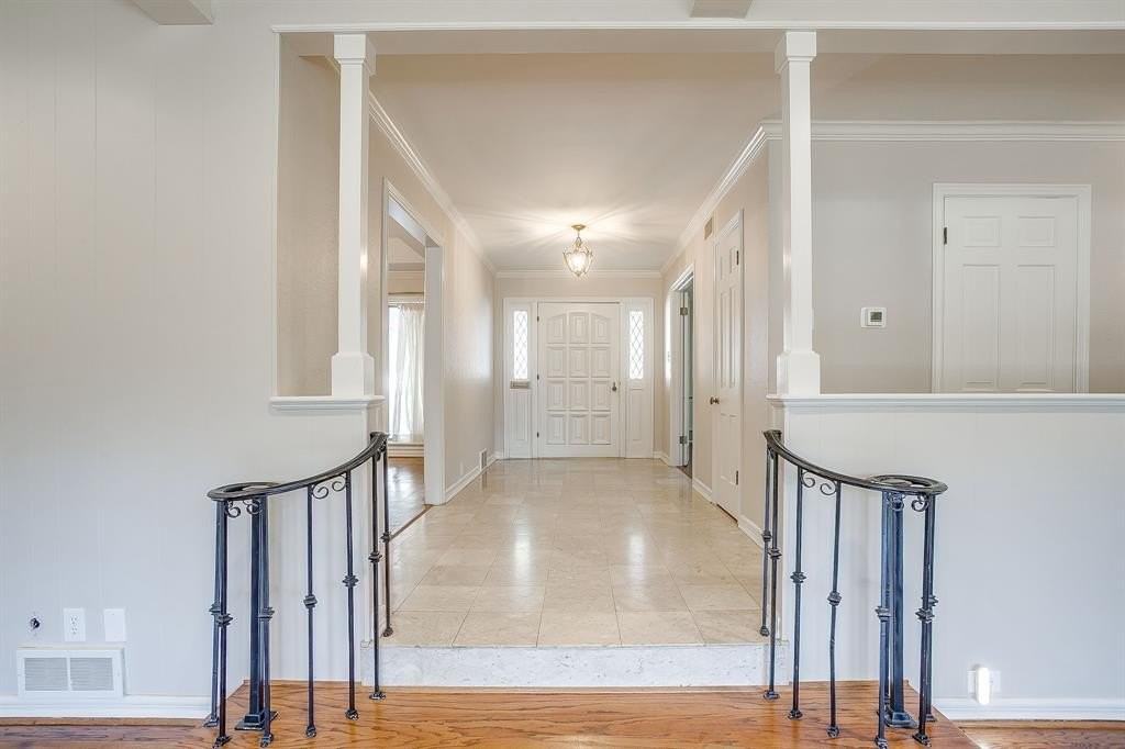 2400 Winton Ter W - Photo 4 of 38